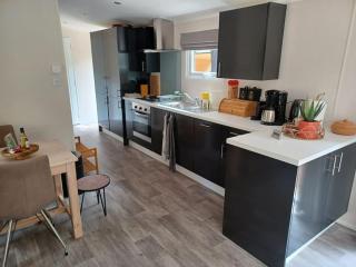 Boshuis met grote tuin I Vakantiepark met Zwembad - 1