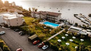 Bella Hotel & Restaurant with private dock for mooring boats - San Felice del Benaco - 9