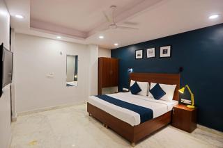HOTEL SILVERKEY NEAR LIC BUILDING MAIN RD KHODA NEXT TO SHYAM OIL - Indirapuram - 9