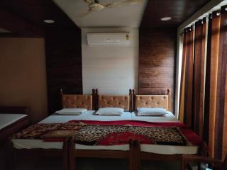 Hotel Shubhadra Guest House - Mathura - 0