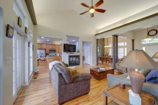 Classy Home with Hot Tub and Mt Jefferson Views! - West Jefferson - 6