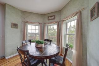 Classy Home with Hot Tub and Mt Jefferson Views! - 2