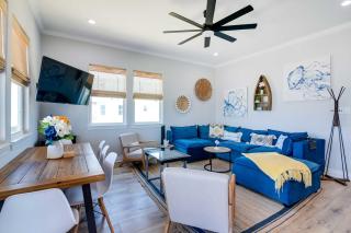 Deck and Ocean Views Beachfront Home in Freeport - Freeport - 9