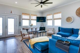 Deck and Ocean Views Beachfront Home in Freeport - Freeport - 8