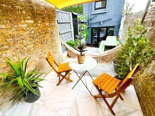 Modern flat with KING bed, garden & outdoor dining - Londra - 0