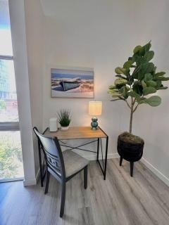 Luxurious Condo Walking Distance to San Diego Bay! - San Diego - 5
