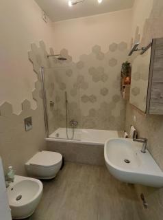 Spacious apartment in the heart of the city - Milan - 3