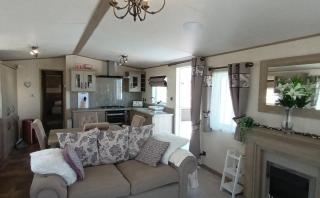 Nature Retreat, Luxury Lodge with Hot Tub, Seal Bay - Selsey - 4