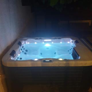 Maison familiale avec jacuzzi et piscine - 8