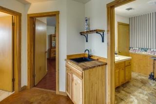 Fredericksburg Retreat with Private Hot Tub and Patio! - 2