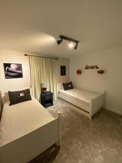 5 Bedrooms 4 Bathrooms Storey Lake 4411 Sl - 6