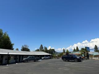Western Village Inn-NEWLY RENOVATED - Willits - 3