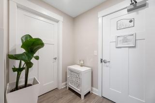 Luxury Downtown 3BDR Lake View Penthouse Condo on West Bay 301W - 3