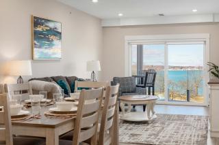 Luxury Downtown 2BDR Lake View Penthouse Condo steps to Beach 302W - 2