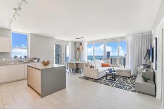 2 BDR Corner with Spectacular Ocean and City Views - Hollywood - 9