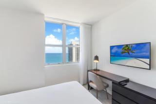 2 BDR Corner with Spectacular Ocean and City Views - Hollywood - 3