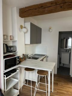 Aux Demoiselles d'Avignon - 1