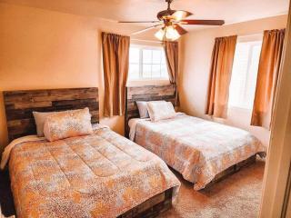 Falcon Retreat! Pet Friendly King Beds - Peyton - 1