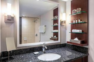 Delta Hotels by Marriott Burnaby Conference Centre - 1