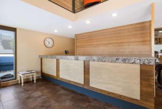 Best Western Plains Motel - Wall - 7