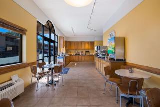 Best Western Plains Motel - Wall - 2
