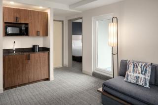 Courtyard by Marriott Seattle Bellevue/Downtown - 1