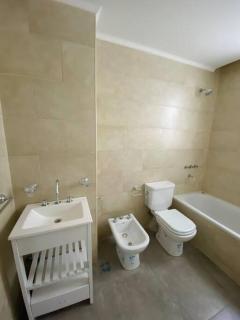 Monoambiente impecable en Plaza Mitre - 2
