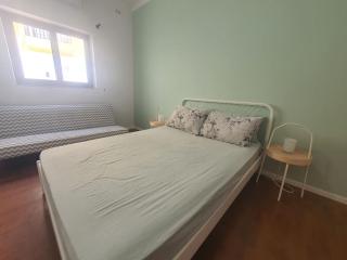 Spacious, Central 3BR Apartment with Backyard - 6