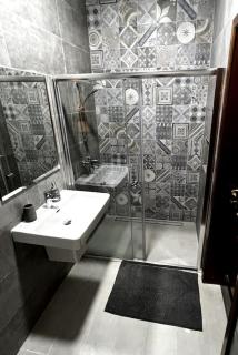 Spacious, Central 3BR Apartment with Backyard - 3