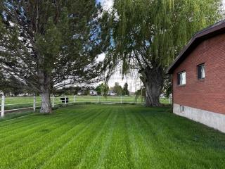 Nine Mile’s Farmhouse Retreat - 1