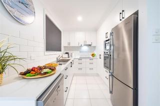 Sapphire Sands 1 52 Boulder Bay Rd air con Wi Fi Cot and Highchair - 1