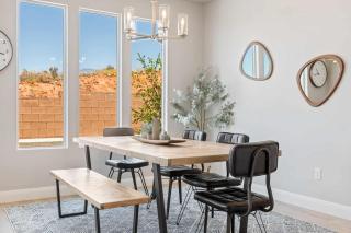 Family Desert Oasis home - Washington - 7