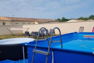 Maison piscine jacuzzi Juin à Août- Entre Collègues ou Famille - La Bohème - Saint-Seurin-sur-lʼIsle - 0