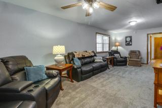 Charming Kaw Lake Country Home with Game Room! - Newkirk - 9