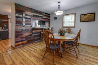 Charming Kaw Lake Country Home with Game Room! - Newkirk - 4