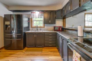 Charming Kaw Lake Country Home with Game Room! - Newkirk - 1