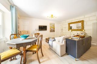 Charming two bedroom Maisonette - 9