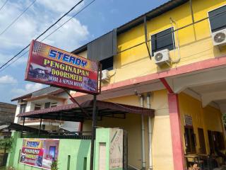 Penginapan Steady Mitra RedDoorz - Pematangsiantar - 0