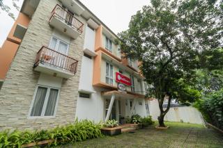 RedDoorz Syariah near Prasetya Mulya Cilandak campus - 0