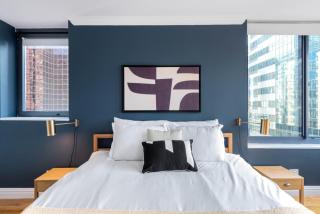 Midtown 2BR w Pool Gym Roof nr Subway NYC-385 - 3