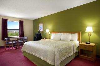 Days Inn by Wyndham Park City Kansas - Park City - 9