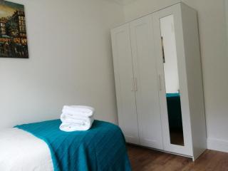 Lovely 3 Bedrooms Flat Near Romford Station With Free Parking - Romford - 8