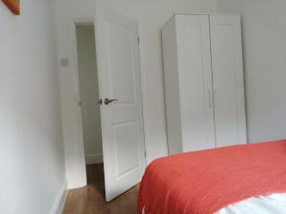 Lovely 3 Bedrooms Flat Near Romford Station With Free Parking - Romford - 1