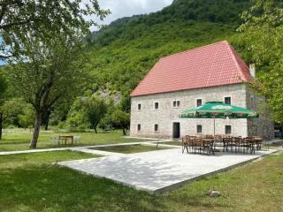 Bujtina Shpjia e Gjyshit - Ndërlysaj - 0