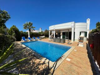 Spacious 3 bedroom villa with pool - Luz - 0