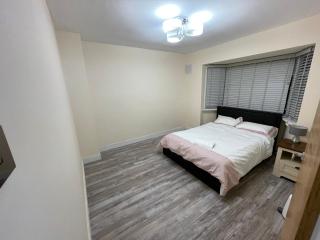 Modern 4-bedroom entire house with Garden - 2