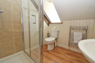 Town centre apartment with parking - 4