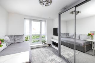 JOIVY Elegant Flat with Balcony - 0