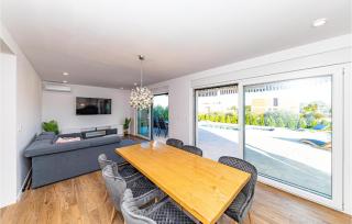 Cozy Home In Kastel Novi - 2