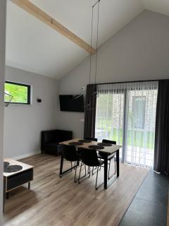 Domki Zdrojowe - Apartamentowe domki w centrum miasta - Parking - 2